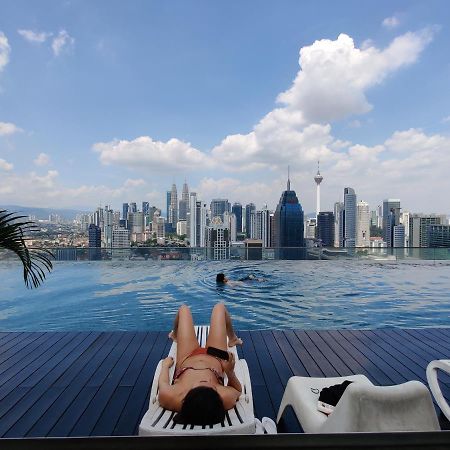 Starsbed Klcc Skyview Roof Pool Hostel Kuala Lumpur Exterior foto