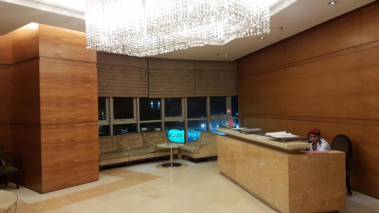 Starsbed Klcc Skyview Roof Pool Hostel Kuala Lumpur Exterior foto
