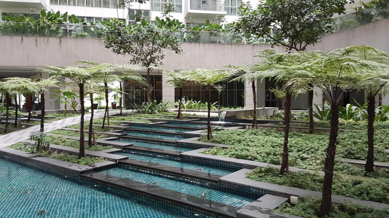 Starsbed Klcc Skyview Roof Pool Hostel Kuala Lumpur Exterior foto