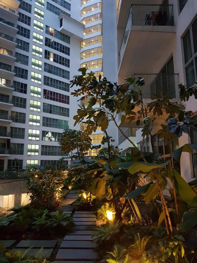 Starsbed Klcc Skyview Roof Pool Hostel Kuala Lumpur Exterior foto