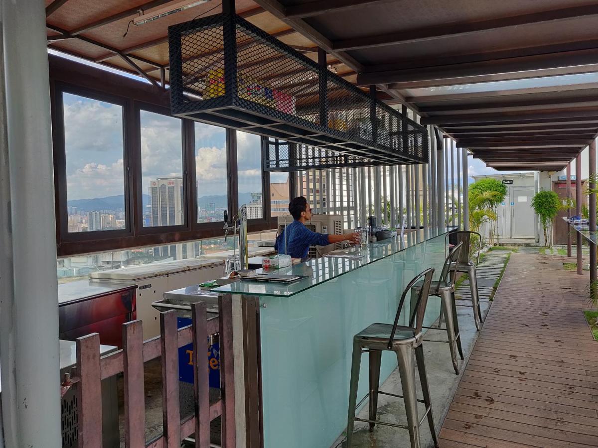 Starsbed Klcc Skyview Roof Pool Hostel Kuala Lumpur Exterior foto