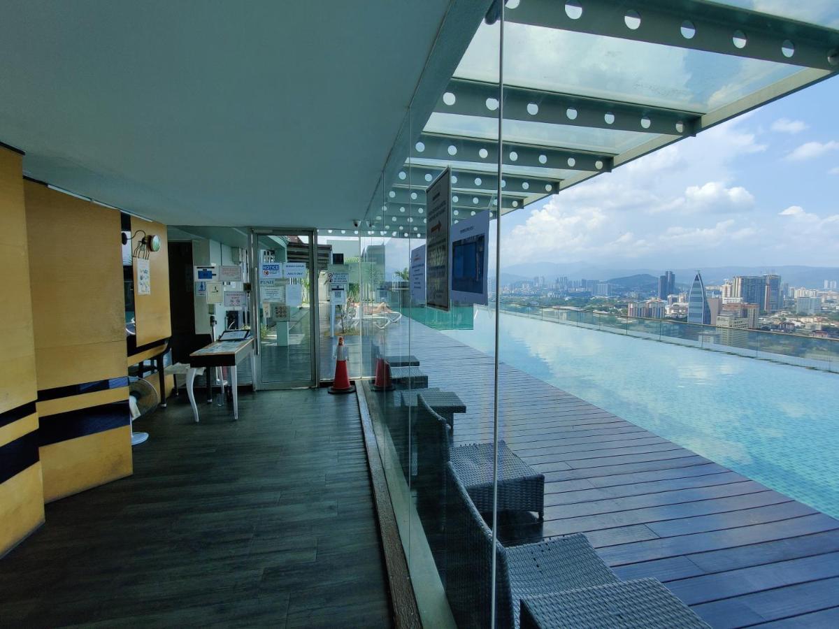 Starsbed Klcc Skyview Roof Pool Hostel Kuala Lumpur Exterior foto