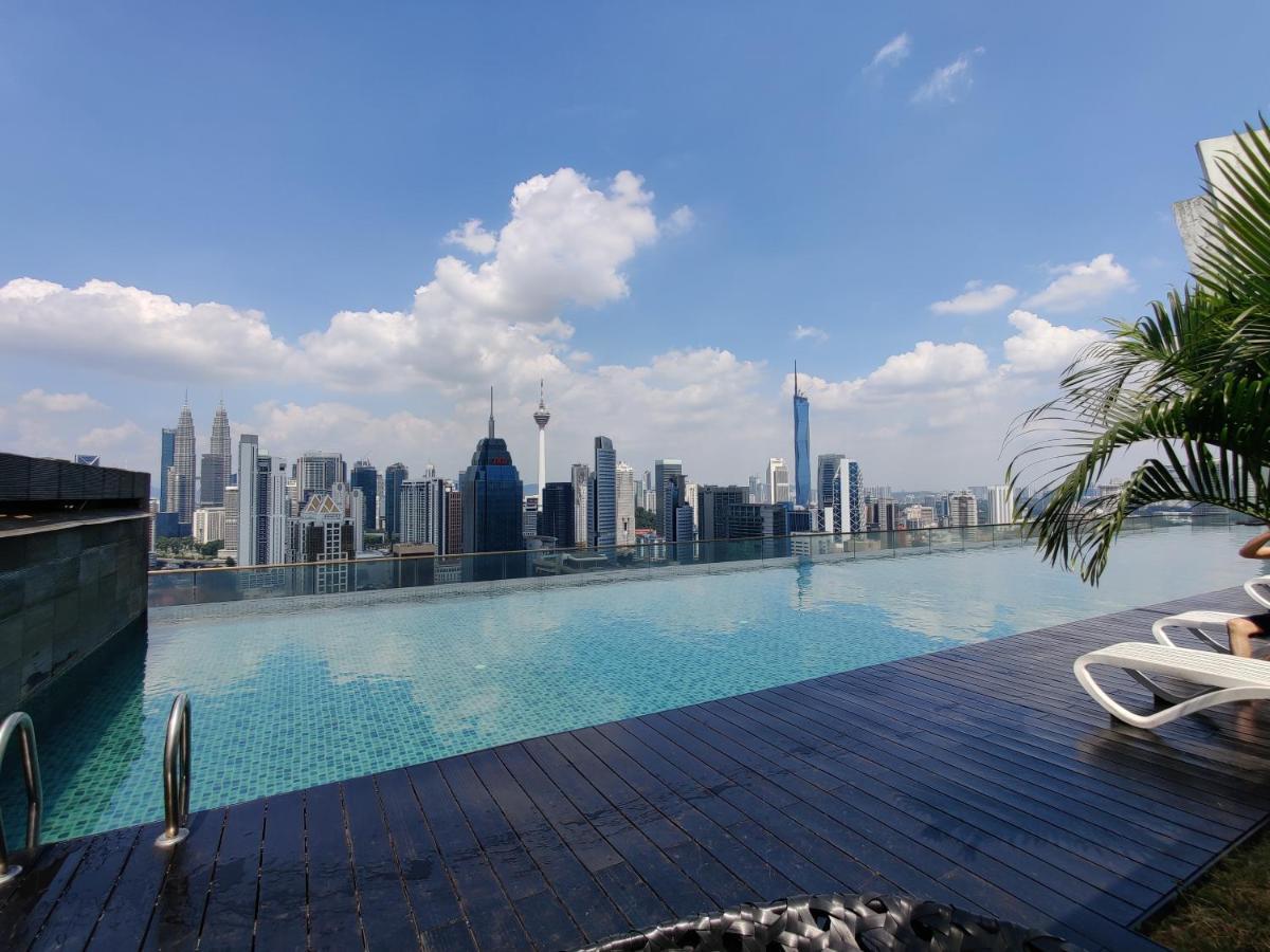 Starsbed Klcc Skyview Roof Pool Hostel Kuala Lumpur Exterior foto