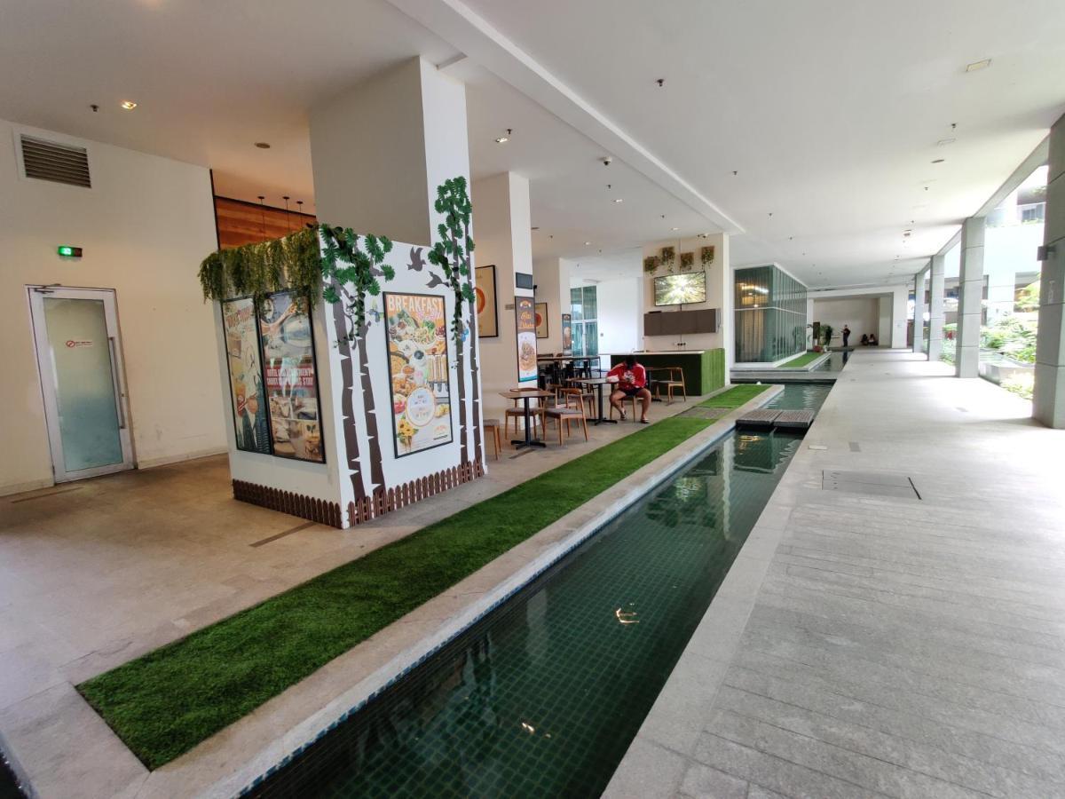 Starsbed Klcc Skyview Roof Pool Hostel Kuala Lumpur Exterior foto
