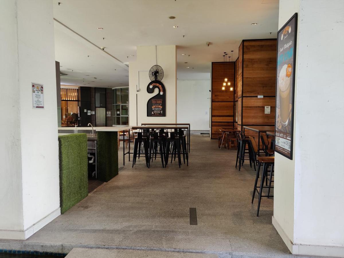Starsbed Klcc Skyview Roof Pool Hostel Kuala Lumpur Exterior foto