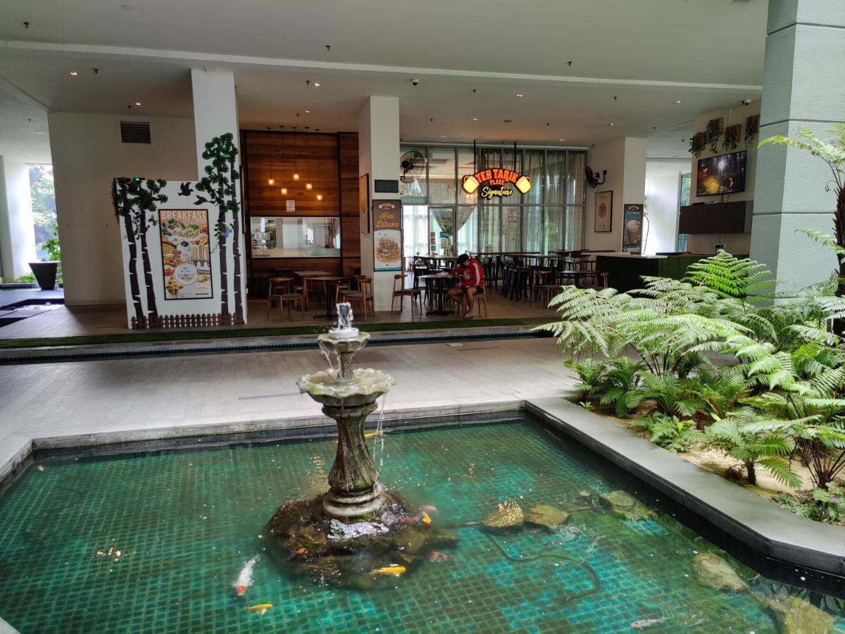 Starsbed Klcc Skyview Roof Pool Hostel Kuala Lumpur Exterior foto